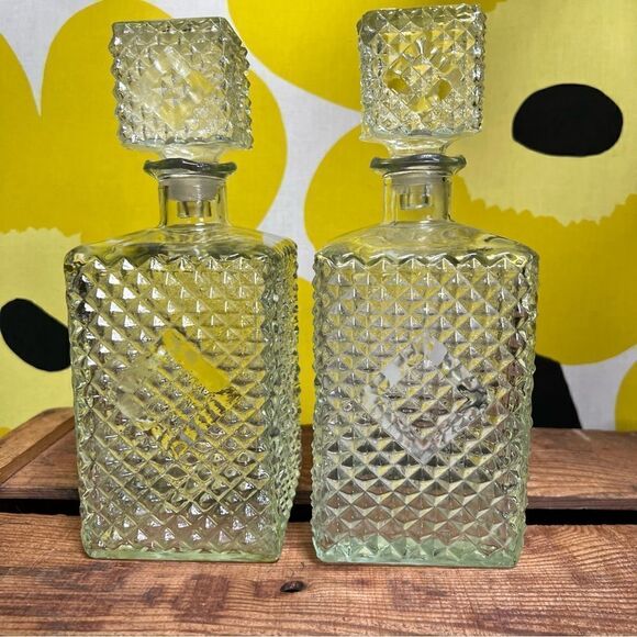 Pair of Two Vintage 1960s Diamond Accented Glass Decanters - Picture 5 of 10